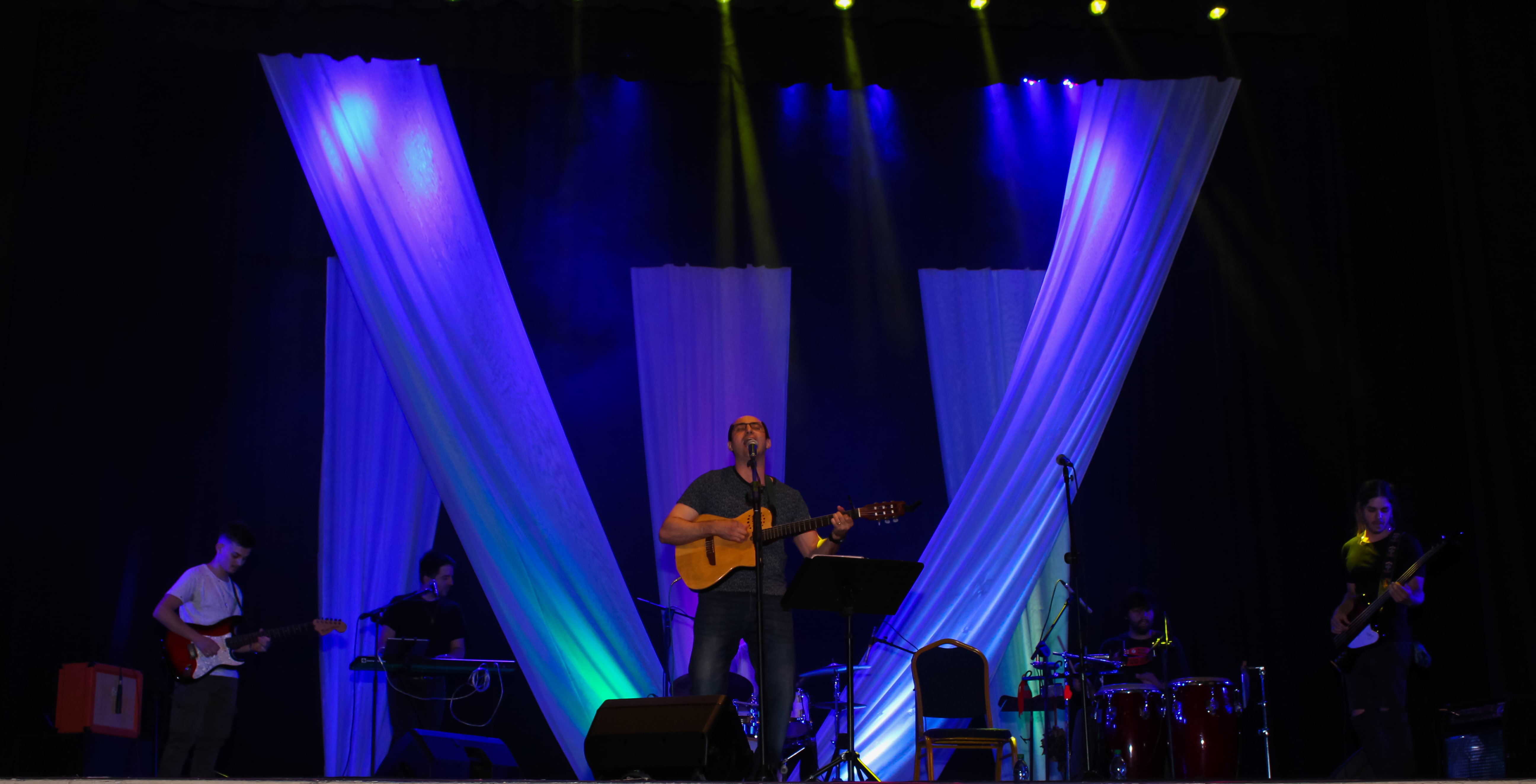 foto Michel Álvarez en escenario