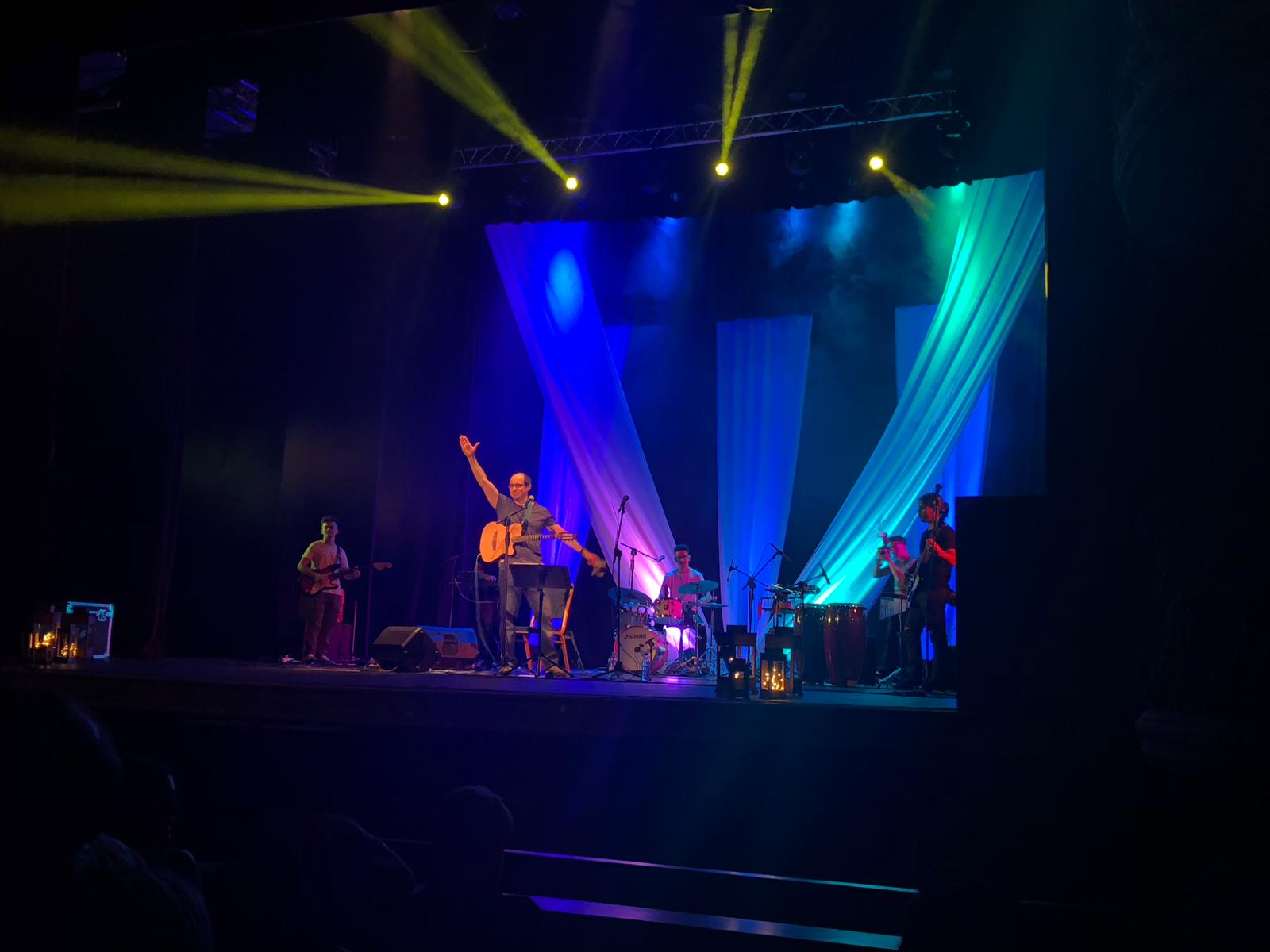 foto Michel Álvarez en escenario