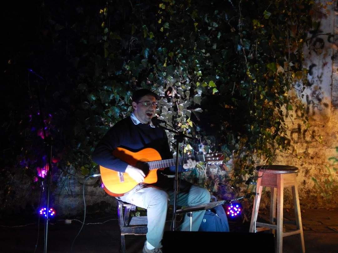 foto Michel Álvarez en escenario